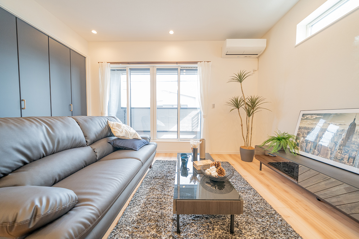 主役は、美しいアイランドキッチン。生活感を『隠す』収納が、招く自信を支えてくれるプラン!